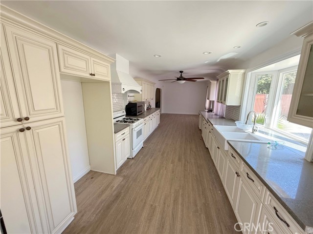 Detail Gallery Image 5 of 19 For 13474 Hubbard, Sylmar,  CA 91342 - 3 Beds | 2 Baths