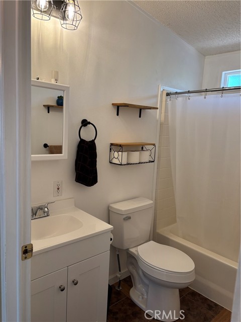 4060 Indian Peak Road, Mariposa CA: https://media.crmls.org/medias/22a83a06-aa2d-49c8-a27b-dca50a74707f.jpg