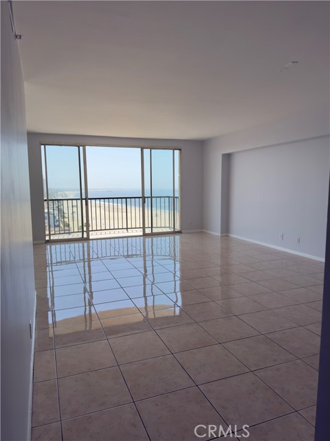 850 E Ocean Boulevard, Long Beach CA: https://media.crmls.org/medias/22a8e972-e2cb-4e5d-a52b-7bc4f98cb516.jpg