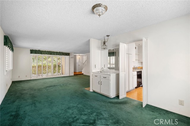 Detail Gallery Image 9 of 38 For 9555 via Venezia, Burbank,  CA 91504 - 3 Beds | 3 Baths