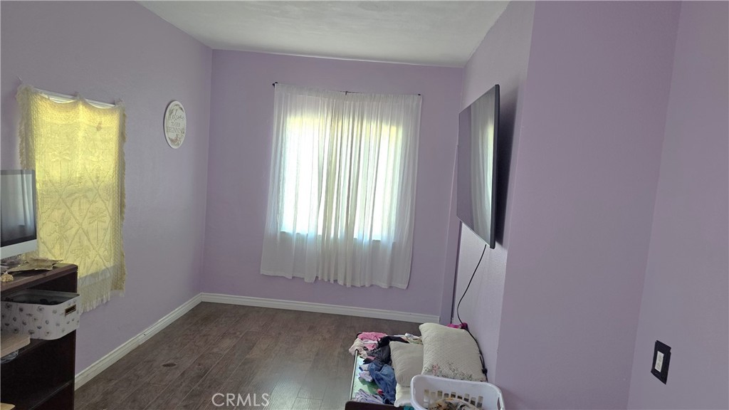 https://media.crmls.org/medias/22a9d2b4-1d98-4ce9-958b-1e44dda6a32d.jpg?preset=X-Large