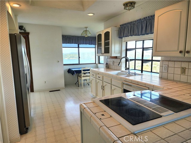 Bright airy kitchen