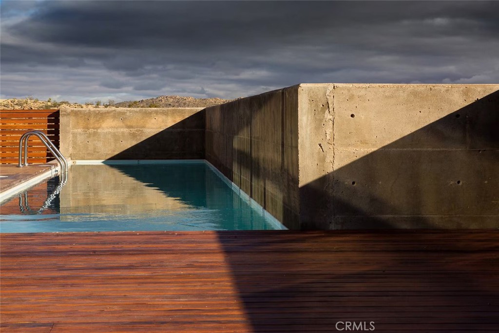 https://media.crmls.org/medias/22aa3695-7f3d-4452-a409-d66e090af48d.jpg?preset=X-Large