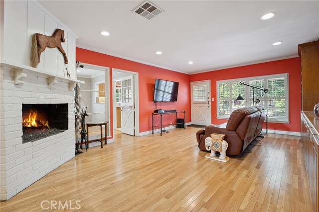 6217 Orion Avenue, Van Nuys CA: https://media.crmls.org/medias/22aa8a3c-70e9-41fc-9552-07b7bf952202.jpg