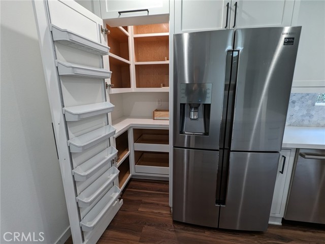 Detail Gallery Image 8 of 24 For 4466 Sherman Oaks Cir, Sherman Oaks,  CA 91403 - 3 Beds | 2 Baths