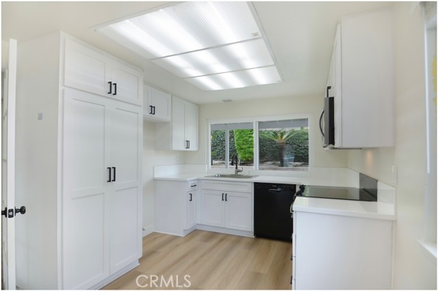 Detail Gallery Image 9 of 31 For 1110 Redding Ave, Costa Mesa,  CA 92626 - 4 Beds | 2 Baths