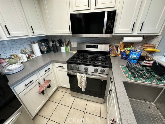 Detail Gallery Image 7 of 21 For 6951 E Gage Ave, Commerce,  CA 90040 - 2 Beds | 2/1 Baths