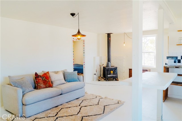 48317 Burns Canyon Road, Pioneertown CA: https://media.crmls.org/medias/22ac7fa4-a687-4d6d-b794-34bf1e368cd9.jpg