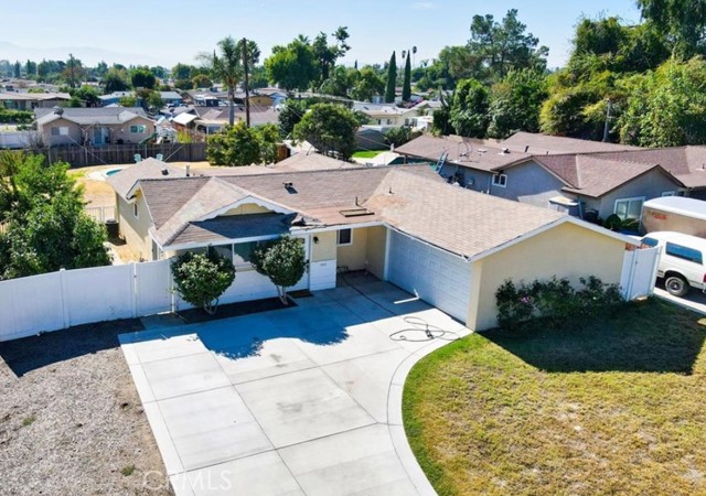 Detail Gallery Image 1 of 18 For 1734 E Hawthorne St, Ontario,  CA 91764 - 4 Beds | 2 Baths