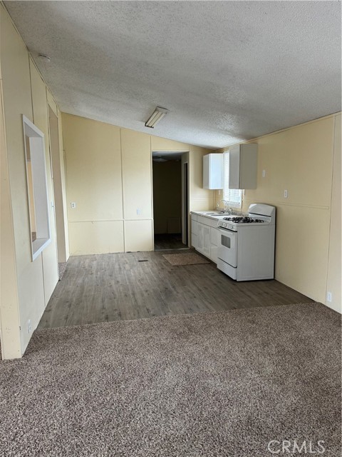 Detail Gallery Image 5 of 13 For 216 Eastern Ave, Taft,  CA 93268 - 3 Beds | 2 Baths