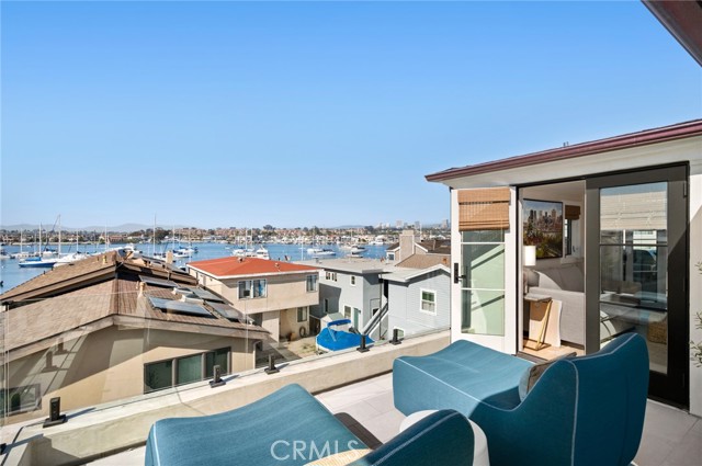 318 Coronado Street, Newport Beach CA: https://media.crmls.org/medias/22aec895-7587-4aa0-89b2-bc07b9cb09b2.jpg