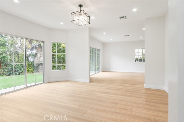 Detail Gallery Image 10 of 34 For 5165 Etiwanda Ave, Tarzana,  CA 91356 - 4 Beds | 5 Baths