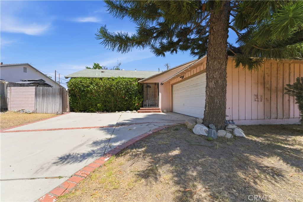 13235 Schoenborn Street
