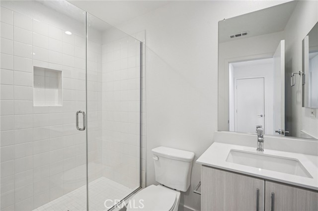 Detail Gallery Image 4 of 7 For 11708 Arkansas St #D,  Artesia,  CA 90701 - 3 Beds | 3 Baths