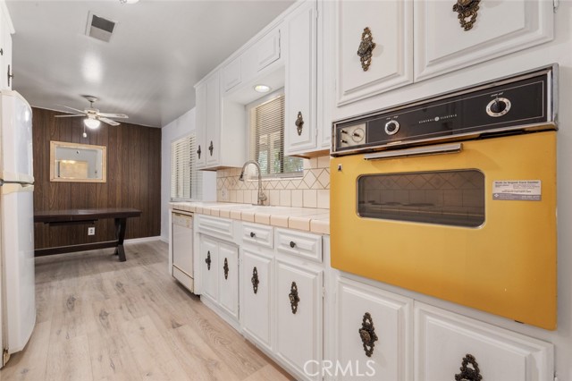 1920 E Orangeburg Avenue, Modesto CA: https://media.crmls.org/medias/22b12307-ffbc-4fec-a6c2-e72f62672c81.jpg