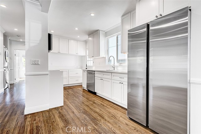 Detail Gallery Image 27 of 38 For 3010 Laurel Ave, Manhattan Beach,  CA 90266 - 4 Beds | 2 Baths