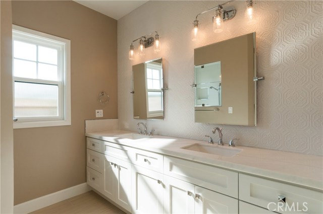 1401 Lynngrove Drive, Manhattan Beach, California 90266, 5 Bedrooms Bedrooms, ,5 BathroomsBathrooms,Residential,Sold,Lynngrove,SB17035435