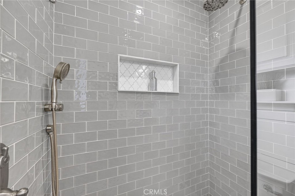 https://media.crmls.org/medias/22b1da6a-1df7-4852-9487-6d375958c5a3.jpg?preset=X-Large