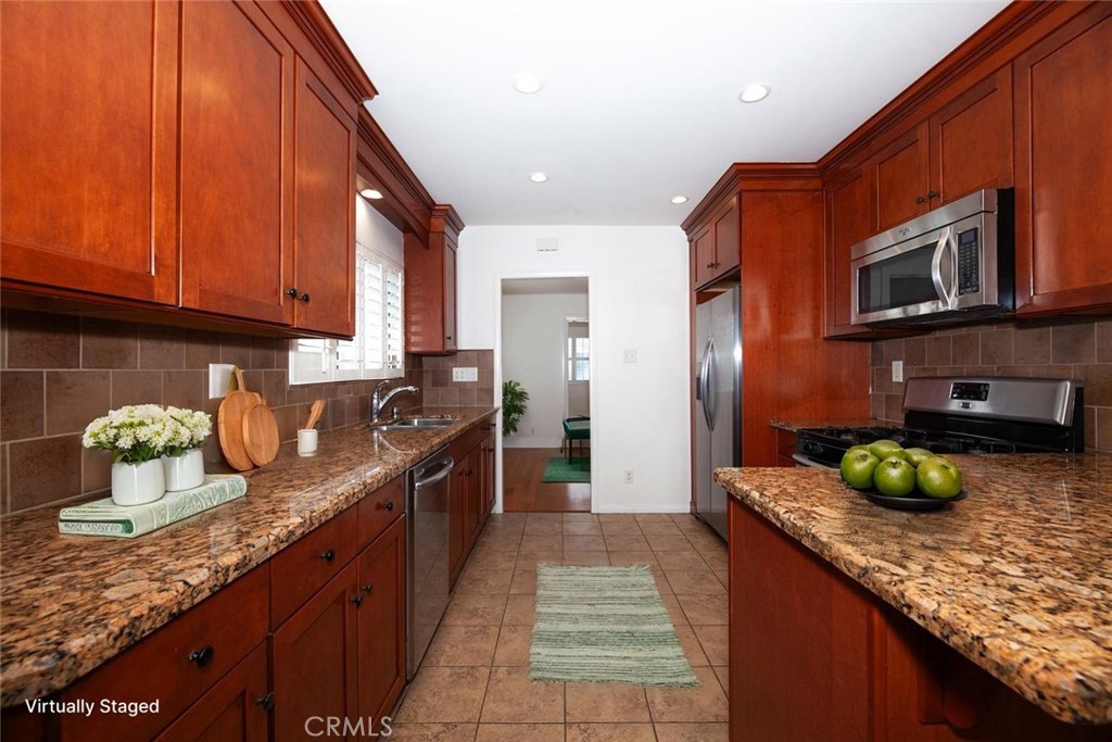 MLS #OC25186125 img 6