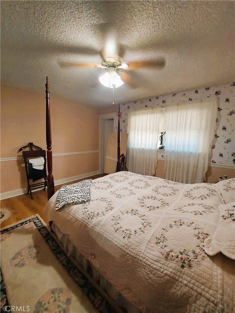 https://media.crmls.org/medias/22b21044-49b7-43f9-9731-5f784234d4c2.jpg?preset=X-Large
