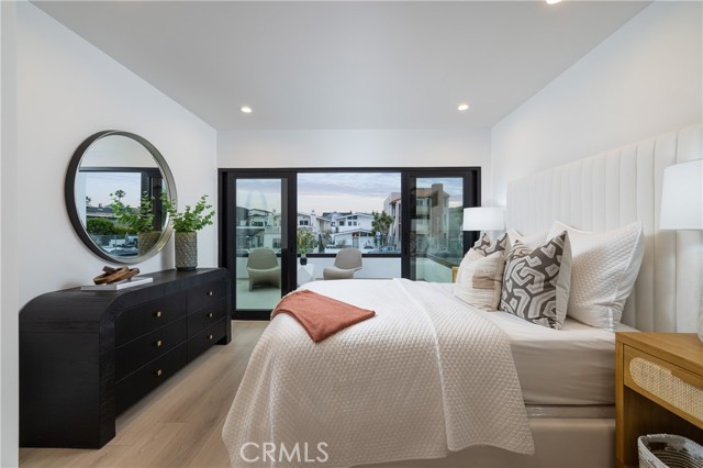 Detail Gallery Image 20 of 47 For 916 W Balboa Bld, Newport Beach,  CA 92661 - 6 Beds | 4/1 Baths