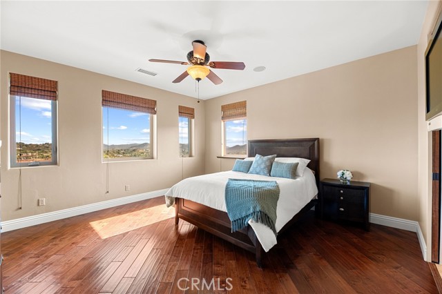 37654 Calle De Lobo, Murrieta CA: https://media.crmls.org/medias/22b2c73d-db27-4a2e-9433-fac986a20023.jpg