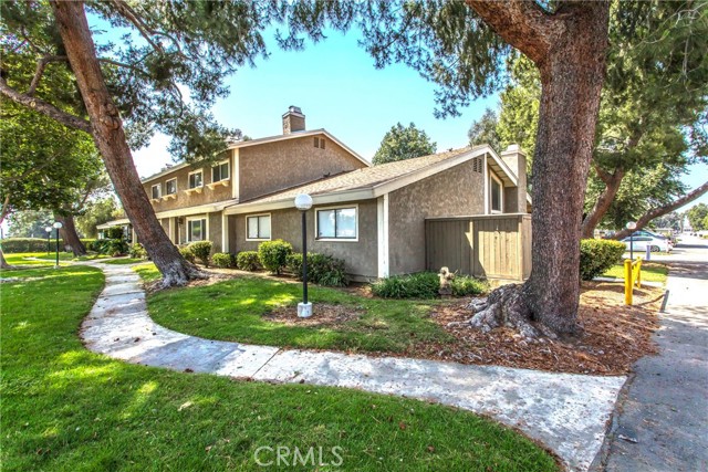 2061 W Redlands Boulevard, Redlands CA: https://media.crmls.org/medias/22b391b7-941f-4942-8a44-528ae34eaf00.jpg