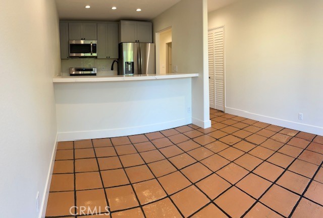 Detail Gallery Image 10 of 33 For 720 Meyer Lane #104,  Redondo Beach,  CA 90278 - 2 Beds | 2 Baths