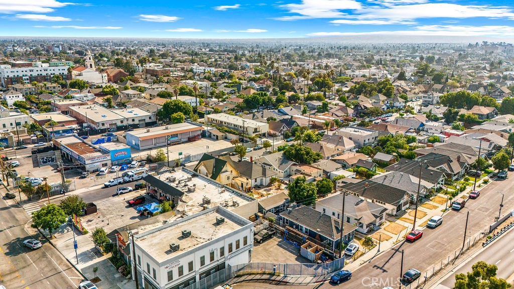 https://media.crmls.org/medias/22b558f7-0548-4a4d-85eb-fbb3b81d9ec5.jpg?preset=X-Large