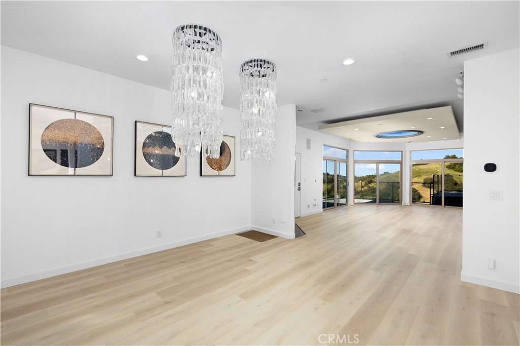 2637 N Mountain Avenue