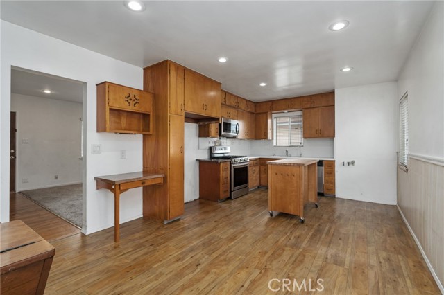 2705 182nd Place, Redondo Beach, California 90278, 2 Bedrooms Bedrooms, ,2 BathroomsBathrooms,Residential,Sold,182nd,CV21196402