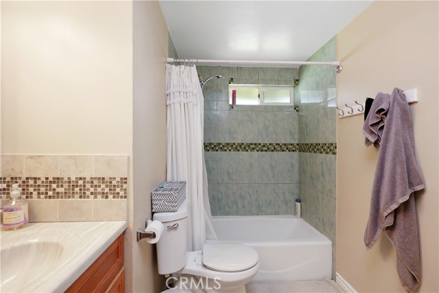 526 N Emerald Drive, Orange CA: https://media.crmls.org/medias/22b7278d-2c8a-4c5c-9746-393e90eec7ab.jpg