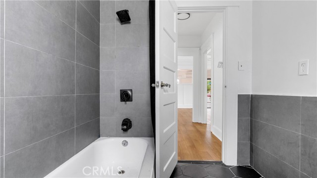 4095 Albatross Street, San Diego CA: https://media.crmls.org/medias/22b8e91e-d5b8-4ecf-8bb1-acb04e649472.jpg