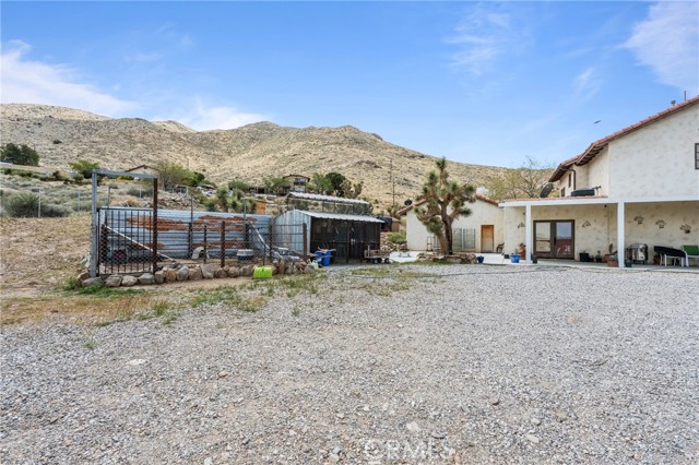 9075 Mesa Vista Street, Apple Valley CA: https://media.crmls.org/medias/22b8fbdd-7f30-409d-913f-f46fb8bff722.jpg
