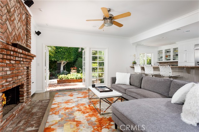 Detail Gallery Image 12 of 37 For 111 via Undine, Newport Beach,  CA 92663 - 5 Beds | 4 Baths