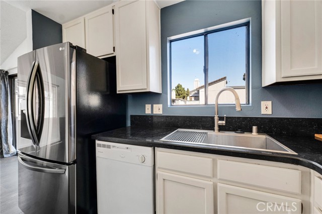 Detail Gallery Image 12 of 28 For 6508 Twin Circle Ln #1,  Simi Valley,  CA 93063 - 2 Beds | 1/1 Baths