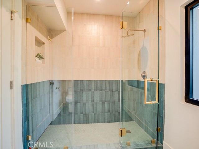 Detail Gallery Image 37 of 68 For 11911 Hartsook, Valley Village,  CA 91607 - 5 Beds | 4 Baths