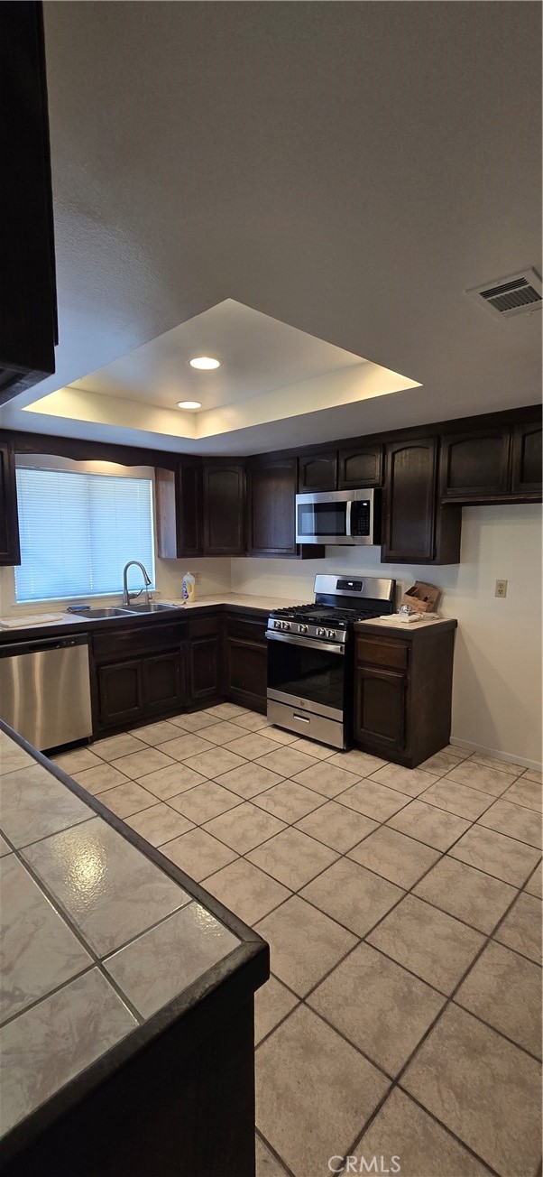 Detail Gallery Image 4 of 23 For 10815 Citrus Ave, Fontana,  CA 92337 - 4 Beds | 3 Baths