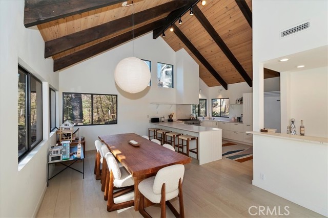 Detail Gallery Image 9 of 63 For 299 Riviera, Lake Arrowhead,  CA 92352 - 6 Beds | 4 Baths