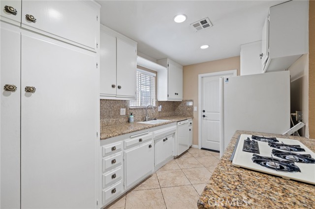 16409 Amber Valley Drive, Whittier CA: https://media.crmls.org/medias/22bcfae5-2bea-4560-9376-8b009a05fecc.jpg