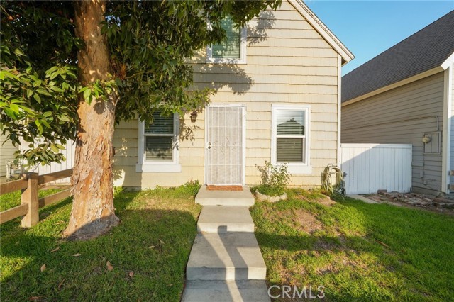 Detail Gallery Image 1 of 1 For 14560 Woodland Dr #6,  Fontana,  CA 92337 - 3 Beds | 2 Baths