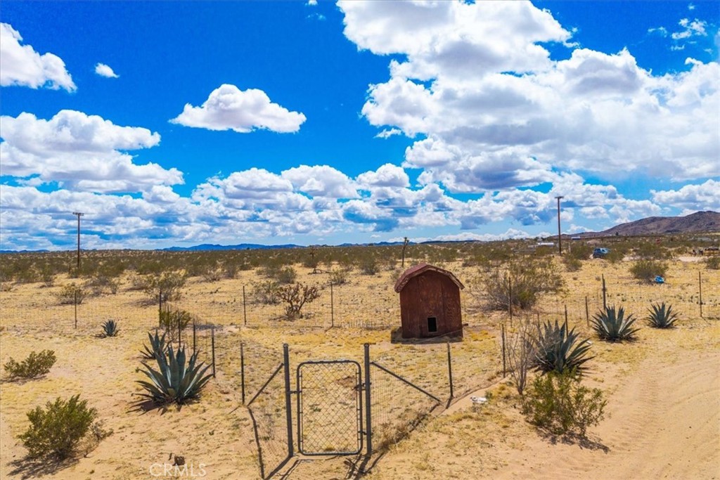 https://media.crmls.org/medias/22bcfdbc-6168-4178-9cd8-984a449b7e6d.jpg?preset=X-Large