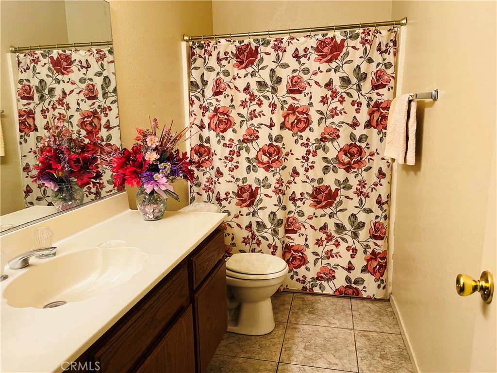 https://media.crmls.org/medias/22bd25f7-9681-4399-b0d2-2826b99a025c.jpg?preset=X-Large