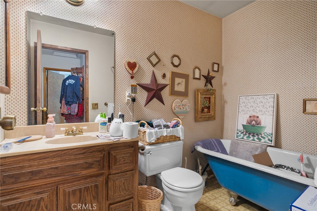 https://media.crmls.org/medias/22bd7cbf-8c97-405e-adaa-eb07bd82c16d.jpg?preset=X-Large