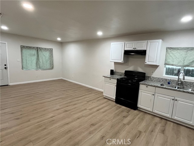 Detail Gallery Image 3 of 23 For 2709 Lake St, Bakersfield,  CA 93306 - 3 Beds | 2 Baths