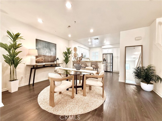 Detail Gallery Image 4 of 42 For 5547 Strand #103,  Hawthorne,  CA 90250 - 2 Beds | 3 Baths