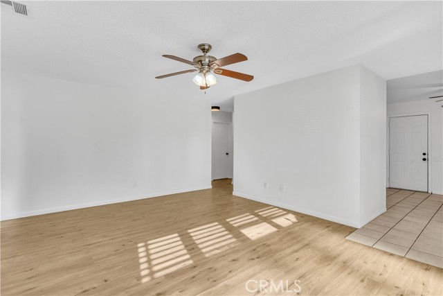 Detail Gallery Image 4 of 16 For 14147 Arrowhead Dr, Victorville,  CA 92395 - 4 Beds | 2 Baths