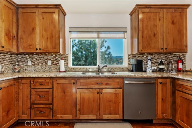 Detail Gallery Image 17 of 49 For 26660 Merced Ln, Lake Arrowhead,  CA 92352 - 3 Beds | 2/1 Baths