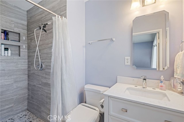 10022 Gothic Avenue, North Hills CA: https://media.crmls.org/medias/22bed460-617c-4557-825d-0064bd250609.jpg