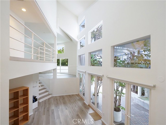 Detail Gallery Image 4 of 30 For 8235 Sunnysea Dr, Playa Del Rey,  CA 90293 - 3 Beds | 2/1 Baths